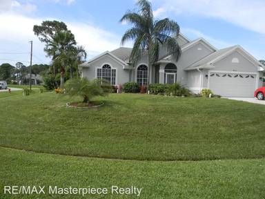 Main picture of 997 SW South Globe Ave