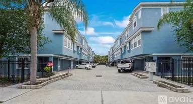 Main picture of 3111 W De Leon St