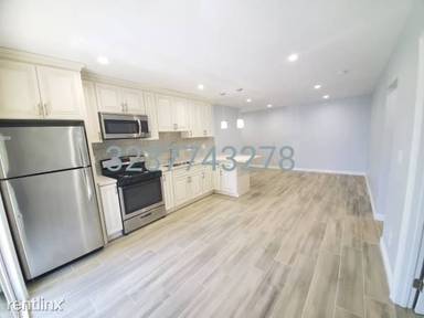Main picture of 420 S Manhattan Pl