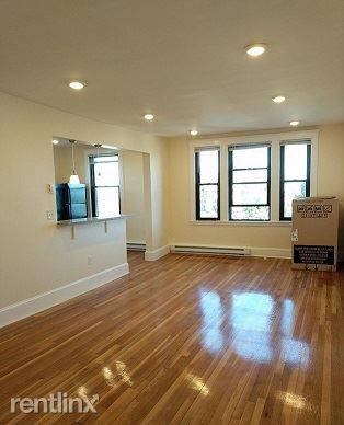 Main picture of 379 Broadway