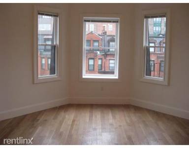 Main picture of 211 Newbury St