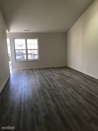 Main picture of 460 Lois Rd