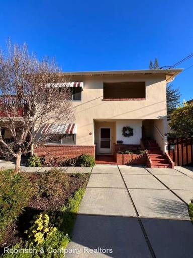 Main picture of 905 Oak Ln