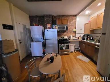 Main picture of 126 Day St