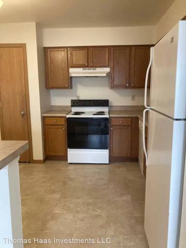 Main picture of 871 W Milwaukee St