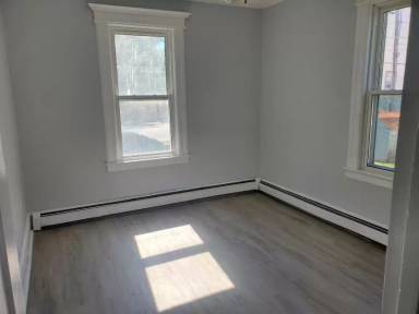 Main picture of 94 N 3rd St