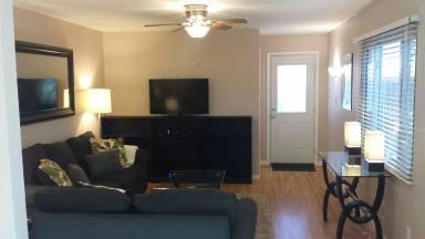 Main picture of 422 Monroe St NE