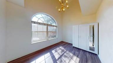 Main picture of 702 Dover Ln