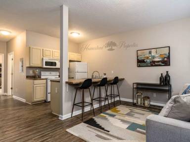 Main picture of 883 W Main St