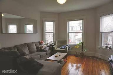 Main picture of 335 Beacon St