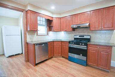Main picture of 41 Rogers Park Ave