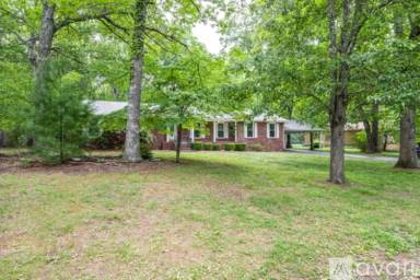 Main picture of 174 Hickory Hollow Dr