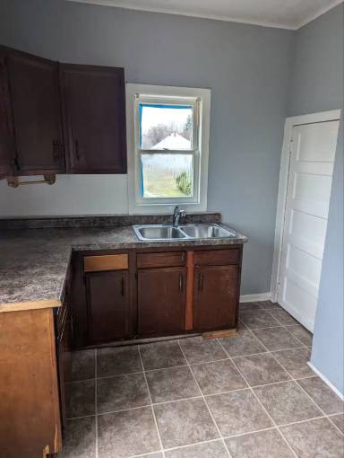 Main picture of 705 W Charles St