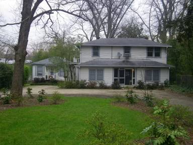Main picture of 560 Franklin St