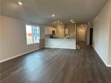 Main picture of 450 W Park Hill Dr