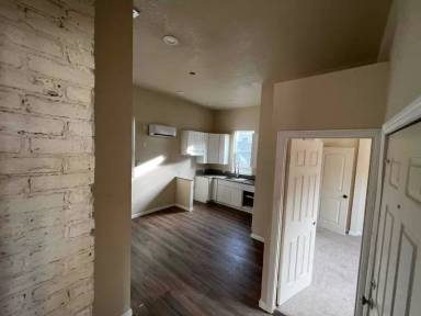 Main picture of 1141 N Center St