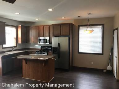 Main picture of 810 E 9th St