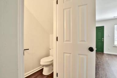 Main picture of 1000 Fargo St