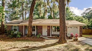 Main picture of 106 Penrose Dr