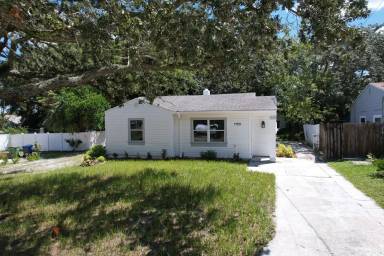 Main picture of 7705 N Arden Ave