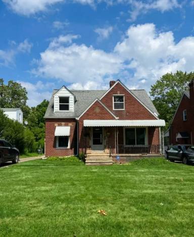 Main picture of 2081 E 224th St