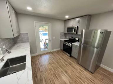 Main picture of 1860 Point View Dr