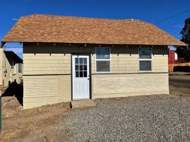 Main picture of 658 Dahlia St