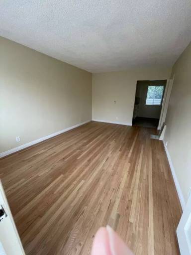 Main picture of 570 W 18th St