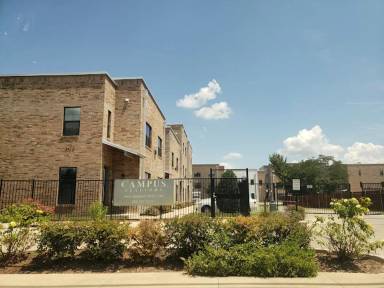 Main picture of 2430 S 2nd St