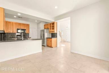 Main picture of 10060 Fancy Flight St