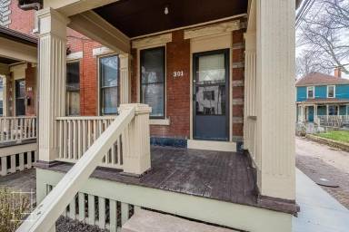 Main picture of 301 W 6th Ave