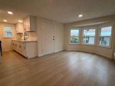 Main picture of 860 W 3rd St