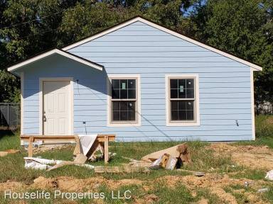 Main picture of 708 W 69th St