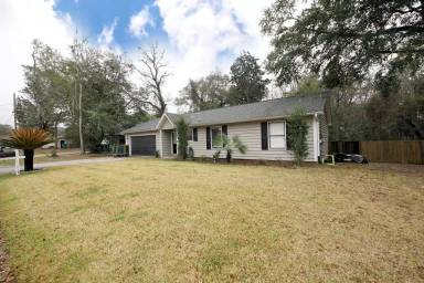 Main picture of 110 Oak Shores Dr