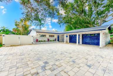 Main picture of 841 Rafael Blvd NE
