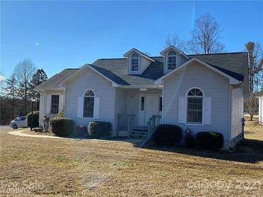 Main picture of 1513 Wildwood Rd NE