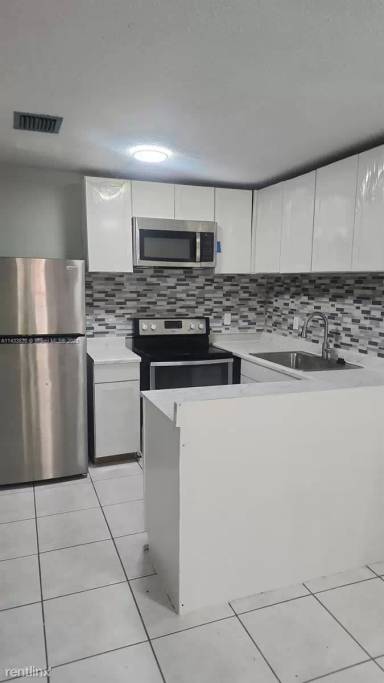 Main picture of 11544 NW 44th St