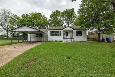 Main picture of 5321 E 2nd St