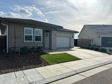 Main picture of 996 Ponderosa Way W