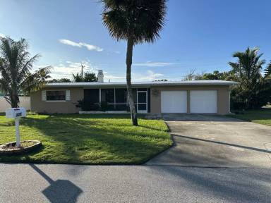 Main picture of 325 Pine Tree Dr