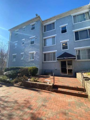 Main picture of 742 Brandywine St SE