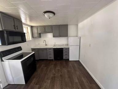 Main picture of 311 1/2 S 10th St