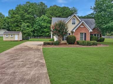 Main picture of 690 N Oakland Cir