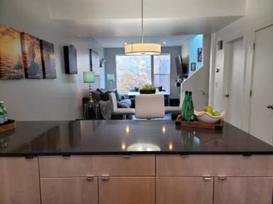 Main picture of 1021 W Rooftop Dr