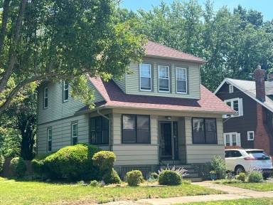 Main picture of 107 Sylvan St