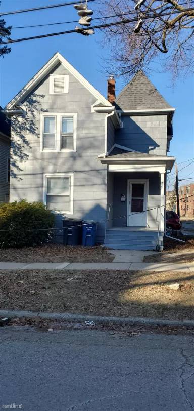 Main picture of 528 Elm St