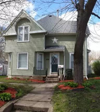Main picture of 906 Riehl St