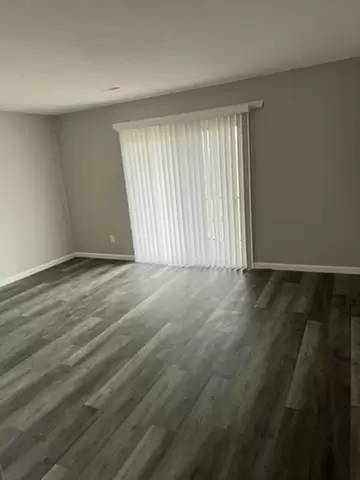 Main picture of 1401 N Cove Blvd