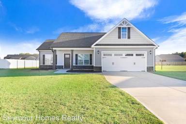 Main picture of 102 Lamb Ct