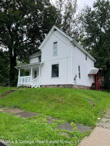 Main picture of 115 W Blanche St